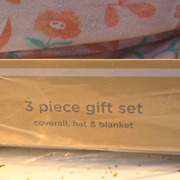 First Impressions 3piece gift set baby girl - Picture 3 of 6